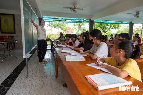 Lớp học hè miễn phí suốt 20 năm ở ngôi chùa làng- Ảnh 1. Các lớp học hè ở chùa Lập Thạch kéo dài trong hai tháng rưỡi - Ảnh: HOÀNG TÁO