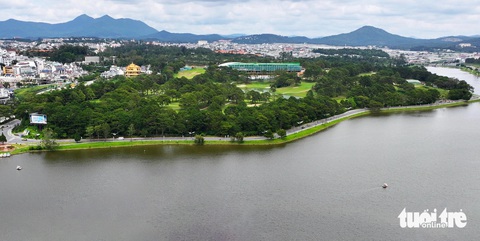Đà Lạt mở rộng không gian đi bộ dọc Đồi Cù và hồ Xuân Hương- Ảnh 1. Đà Lạt sẽ có không gian đi bộ riêng biệt dọc hồ Xuân Hương và Đồi Cù - Ảnh: M.V.
