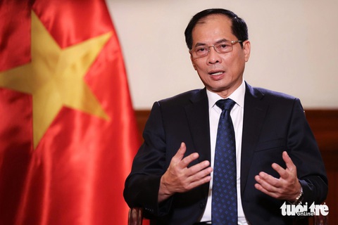 Tổng bí thư Nguyễn Phú Trọng và cách 'ngoại giao tâm công'- Ảnh 2. Bộ trưởng Bộ Ngoại giao Bùi Thanh Sơn trả lời phỏng vấn về những dấu ấn của Tổng bí thư Nguyễn Phú Trọng với đối ngoại - Ảnh: NGUYỄN KHÁNH