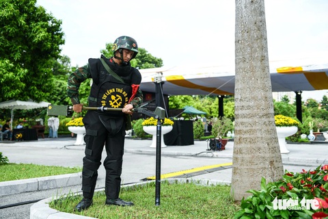 Chủ tịch nước, Thường trực Ban Bí thư kiểm tra việc chuẩn bị lễ tang Tổng bí thư Nguyễn Phú Trọng- Ảnh 9. Nghĩa trang Mai Dịch được kiểm tra an ninh, đảm bảo an toàn cho lễ tang Tổng bí thư - Ảnh: NAM TRẦN