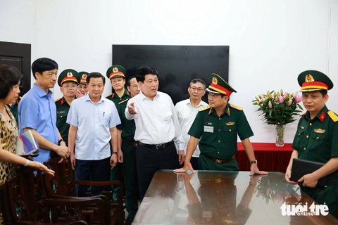 Chủ tịch nước, Thường trực Ban Bí thư kiểm tra việc chuẩn bị lễ tang Tổng bí thư Nguyễn Phú Trọng- Ảnh 6. Thường trực Ban Bí thư cùng đoàn kiểm tra tại khu vực đón khách quốc tế - Ảnh: NGUYỄN KHÁNH