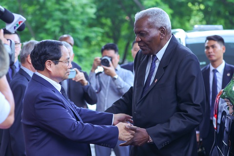 Lãnh đạo Việt Nam tiếp các đoàn Cuba, Úc đến dự lễ tang Tổng Bí thư Nguyễn Phú Trọng- Ảnh 4. Thủ tướng Phạm Minh Chính tiếp Chủ tịch Quốc hội Cuba Esteban Lazo Hernandez - Ảnh: VGP