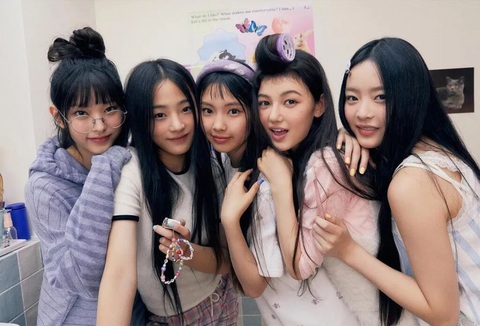 Màn nhảy sexy của nữ idol gốc Việt nhóm New Jeans gây tranh cãi- Ảnh 1. Màn nhảy sexy của nữ idol gốc Việt nhóm New Jeans gây tranh cãi- Ảnh 1.