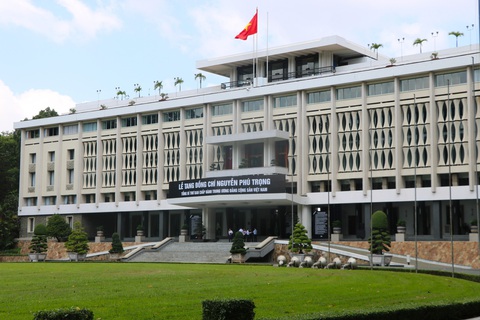 Người dân đến viếng Tổng bí thư Nguyễn Phú Trọng tại TP.HCM chỉ cần mang theo căn cước- Ảnh 1. Người dân đến viếng Tổng bí thư Nguyễn Phú Trọng tại TP.HCM chỉ cần mang theo căn cước- Ảnh 1.