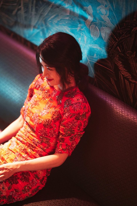 Không nhận ra ‘ác nữ’ The Glory - Lim Ji Yeon trong loạt ảnh mới- Ảnh 6. Lim Ji Yeon xinh đẹp và bí ẩn trong vai “Madam Jung”