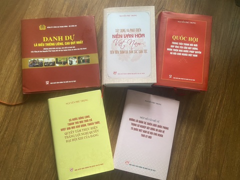 Một số cuốn sách của Tổng bí thư Nguyễn Phú Trọng được xuất bản gần đây - Ảnh: T.ĐIỂU Một số cuốn sách của Tổng Bí thư Nguyễn Phú Trọng được xuất bản gần đây - Ảnh: T.ĐIỂU
