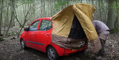 Biến Hyundai i10 thành nhà di động, chủ xe cao 1m83 khen: 'Rất thoải mái'- Ảnh 3. Không thể phủ nhận Hyundai i10 là một chiếc xe nhỏ. Do đó, để mở rộng không gian, lều gắn sau xe là lý tưởng nhất - Ảnh: Kent Survival