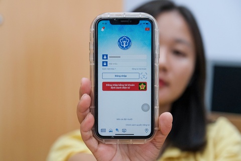 Người lao động có thể kiểm tra quá trình đóng bảo hiểm xã hội qua VssID - Ảnh: HÀ QUÂN Công ty trốn đóng bảo hiểm xã hội sẽ bị xử lý hình sự?- Ảnh 1.