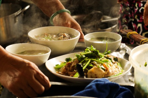 Nước lèo là một phần không nhỏ để người ăn có một trải nghiệm trọn vẹn - Ảnh: Đăng Khương Nước lèo là một phần không nhỏ để người ăn có một trải nghiệm trọn vẹn - Ảnh: ĐĂNG KHƯƠNG