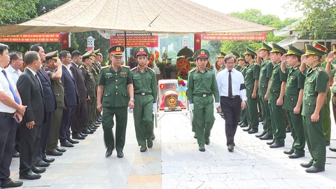 Tây Ninh làm lễ truy điệu và an táng 172 hài cốt liệt sĩ- Ảnh 3. Tây Ninh làm lễ truy điệu và an táng 172 hài cốt liệt sĩ- Ảnh 3.