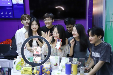 Siết quản lý thuế với livestream bán hàng- Ảnh 1. Siết quản lý thuế với livestream bán hàng- Ảnh 1.