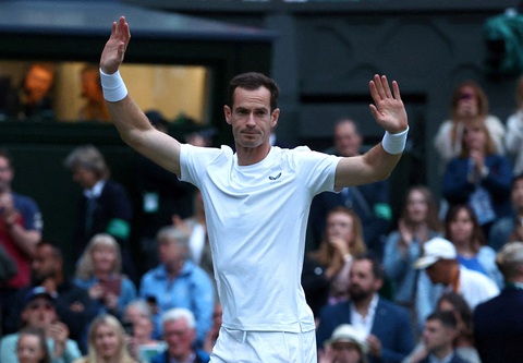 Quần vợt Olympic Paris 2024: Andy Murray bỏ đánh đơn, chỉ đánh đôi- Ảnh 1. Andy Murray trong trận đánh đôi hồi đầu tháng 7 này ở giải Wimbledon - Ảnh: REUTERS