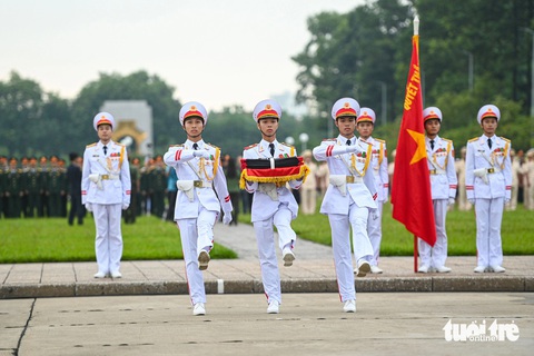 Lễ thượng cờ rủ Quốc tang Tổng Bí thư Nguyễn Phú Trọng- Ảnh 4. Lễ thượng cờ rủ Quốc tang Tổng Bí thư Nguyễn Phú Trọng- Ảnh 4.