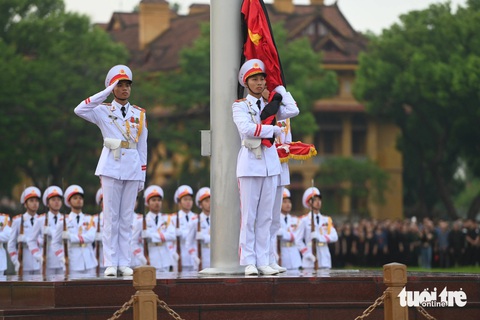 Lễ thượng cờ rủ Quốc tang Tổng Bí thư Nguyễn Phú Trọng- Ảnh 5. Lễ thượng cờ rủ Quốc tang Tổng Bí thư Nguyễn Phú Trọng- Ảnh 5.