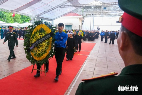 Người dân xếp hàng dài viếng Tổng Bí thư Nguyễn Phú Trọng ở Lại Đà- Ảnh 16. Người dân xếp hàng dài viếng Tổng Bí thư Nguyễn Phú Trọng ở Lại Đà- Ảnh 16.