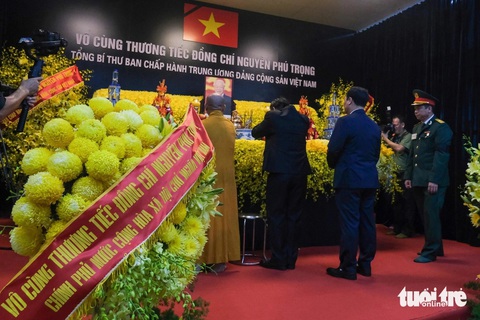 Người dân xếp hàng dài viếng Tổng Bí thư Nguyễn Phú Trọng ở Lại Đà- Ảnh 23. Người dân xếp hàng dài viếng Tổng Bí thư Nguyễn Phú Trọng ở Lại Đà- Ảnh 23.