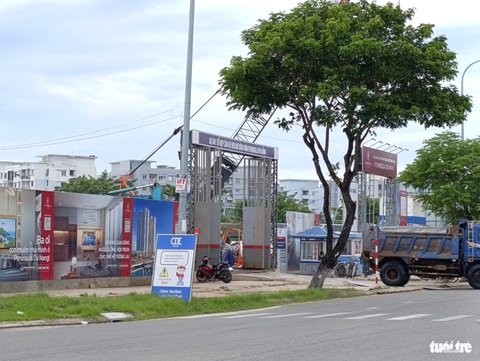 Dự án căn hộ cao cấp chưa đủ điều kiện nhưng vẫn rao bán rầm rộ- Ảnh 1. Dự án căn hộ cao cấp chưa đủ điều kiện nhưng vẫn rao bán rầm rộ- Ảnh 1.