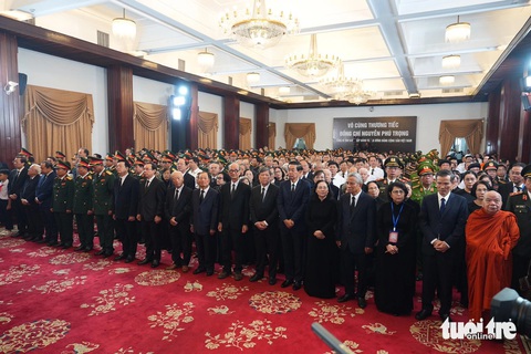 Lễ viếng Tổng Bí thư Nguyễn Phú Trọng tại Hội trường Thống Nhất: Nhớ nhà lãnh đạo đức độ, tài năng- Ảnh 20. Lễ viếng Tổng Bí thư Nguyễn Phú Trọng tại Hội trường Thống Nhất: Nhớ nhà lãnh đạo đức độ, tài năng- Ảnh 20.