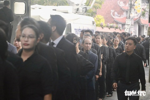 Người dân xếp hàng dài viếng Tổng Bí thư Nguyễn Phú Trọng ở Lại Đà- Ảnh 6. Người dân xếp hàng dài viếng Tổng Bí thư Nguyễn Phú Trọng ở Lại Đà- Ảnh 6.