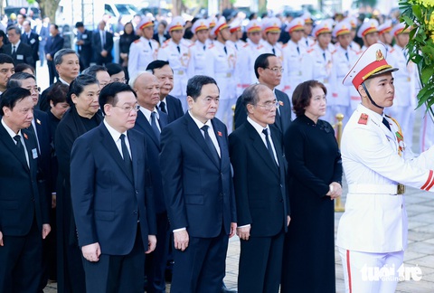 Chủ tịch nước, Thủ tướng, Chủ tịch Quốc hội xúc động ghi sổ tang Tổng Bí thư Nguyễn Phú Trọng- Ảnh 2. Chủ tịch nước, Thủ tướng, Chủ tịch Quốc hội xúc động ghi sổ tang Tổng Bí thư Nguyễn Phú Trọng- Ảnh 2.