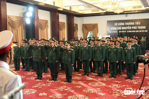 Lễ viếng Tổng Bí thư Nguyễn Phú Trọng tại Hội trường Thống Nhất: Nhớ nhà lãnh đạo đức độ, tài năng- Ảnh 10. Lễ viếng Tổng Bí thư Nguyễn Phú Trọng tại Hội trường Thống Nhất: Nhớ nhà lãnh đạo đức độ, tài năng- Ảnh 10.