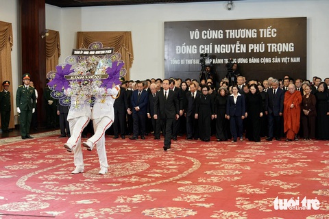 Lễ viếng Tổng Bí thư Nguyễn Phú Trọng tại Hội trường Thống Nhất: Nhớ nhà lãnh đạo đức độ, tài năng- Ảnh 15. Lễ viếng Tổng Bí thư Nguyễn Phú Trọng tại Hội trường Thống Nhất: Nhớ nhà lãnh đạo đức độ, tài năng- Ảnh 15.