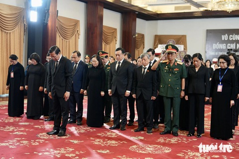 Lễ viếng Tổng Bí thư Nguyễn Phú Trọng tại Hội trường Thống Nhất: Nhớ nhà lãnh đạo đức độ, tài năng- Ảnh 16. Lễ viếng Tổng Bí thư Nguyễn Phú Trọng tại Hội trường Thống Nhất: Nhớ nhà lãnh đạo đức độ, tài năng- Ảnh 16.