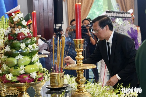 Lễ viếng Tổng Bí thư Nguyễn Phú Trọng tại Hội trường Thống Nhất: Nhớ nhà lãnh đạo đức độ, tài năng- Ảnh 18. Lễ viếng Tổng Bí thư Nguyễn Phú Trọng tại Hội trường Thống Nhất: Nhớ nhà lãnh đạo đức độ, tài năng- Ảnh 18.