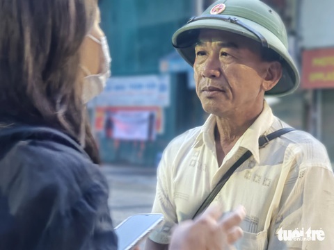 Người dân nghẹn ngào tiễn biệt Tổng Bí thư Nguyễn Phú Trọng- Ảnh 5. Người dân nghẹn ngào tiễn biệt Tổng Bí thư Nguyễn Phú Trọng- Ảnh 5.