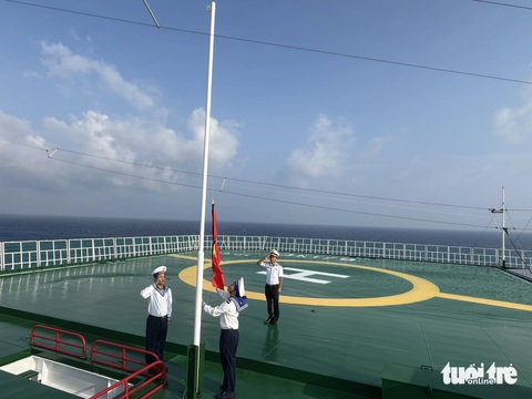 Người dân nghẹn ngào tiễn biệt Tổng Bí thư Nguyễn Phú Trọng- Ảnh 14. Người dân nghẹn ngào tiễn biệt Tổng Bí thư Nguyễn Phú Trọng- Ảnh 14.
