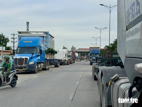 TP.HCM: Kiến nghị thông báo phạt nguội xe quá tải qua dữ liệu dân cư- Ảnh 1. Thời gian qua, TP.HCM xử phạt nguội xe quá tải đạt hiệu quả cao, nâng cao ý thức chấp hành của tài xế, chủ doanh nghiệp, giảm trường hợp vi phạm - Ảnh: THU DUNG