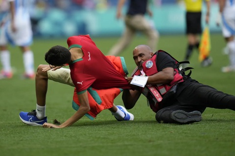 Messi ngỡ ngàng, người hâm mộ giận dữ trong ngày mở màn bóng đá Olympic 2024- Ảnh 6. Messi ngỡ ngàng, người hâm mộ giận dữ trong ngày mở màn bóng đá Olympic 2024- Ảnh 6.