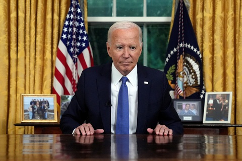 Ông Biden phát biểu từ Phòng Bầu dục ở Nhà Trắng, ngày 24-7 - Ảnh: REUTERS Ông Biden phát biểu trước toàn nước Mỹ, chia sẻ về quyết định rút lui- Ảnh 1.