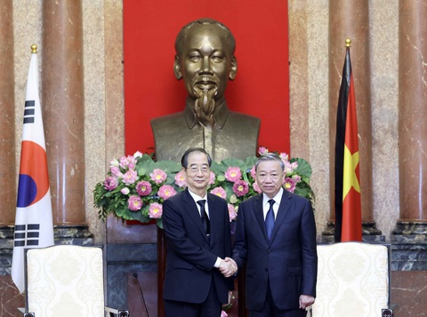 Chủ tịch nước Tô Lâm, Thủ tướng Phạm Minh Chính tiếp Thủ tướng Hàn Quốc- Ảnh 1. Chủ tịch nước Tô Lâm tiếp Thủ tướng Hàn Quốc Han Duck Soo - Ảnh: TTXVN