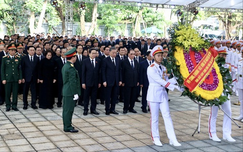 Đoàn Ban Chấp hành Trung ương Đảng Cộng sản Việt Nam do Chủ tịch nước Tô Lâm làm trưởng đoàn vào viếng Tổng Bí thư Nguyễn Phú Trọng - Ảnh: NGUYỄN KHÁNH Lễ viếng Tổng Bí thư Nguyễn Phú Trọng: Những trang sổ tang tiếc thương vô hạn- Ảnh 1.