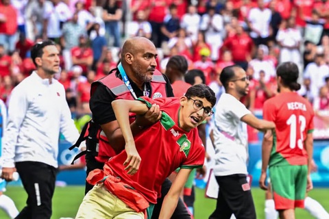 Messi ngỡ ngàng, người hâm mộ giận dữ trong ngày mở màn bóng đá Olympic 2024- Ảnh 4. Messi ngỡ ngàng, người hâm mộ giận dữ trong ngày mở màn bóng đá Olympic 2024- Ảnh 4.