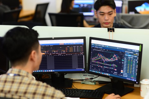 Công ty chứng khoán cho vay kỷ lục, thanh khoản thấp, giải mã đường đi dòng tiền- Ảnh 1. Công ty chứng khoán cho vay kỷ lục, thanh khoản thấp, giải mã đường đi dòng tiền- Ảnh 1.