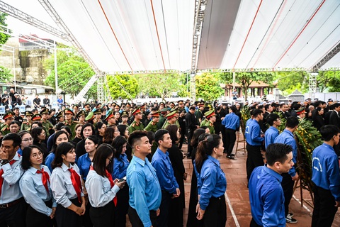Người dân xếp hàng dài viếng Tổng Bí thư Nguyễn Phú Trọng ở Lại Đà- Ảnh 14. Người dân xếp hàng dài viếng Tổng Bí thư Nguyễn Phú Trọng ở Lại Đà- Ảnh 14.