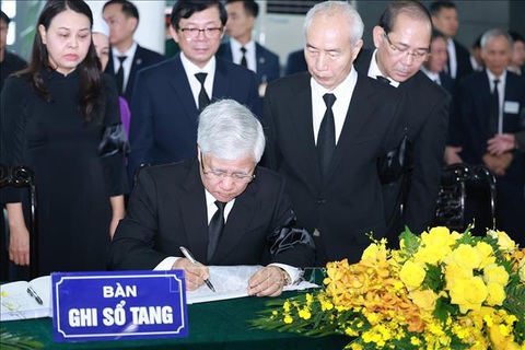 Chủ tịch nước, Thủ tướng, Chủ tịch Quốc hội xúc động ghi sổ tang Tổng Bí thư Nguyễn Phú Trọng- Ảnh 5. Chủ tịch nước, Thủ tướng, Chủ tịch Quốc hội xúc động ghi sổ tang Tổng Bí thư Nguyễn Phú Trọng- Ảnh 5.