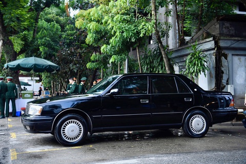 Chiếc Toyota Crown đời 1998 'đặc biệt' ở tang lễ Tổng Bí thư Nguyễn Phú Trọng- Ảnh 3. Chiếc Toyota Crown đời 1998 'đặc biệt' ở tang lễ Tổng Bí thư Nguyễn Phú Trọng- Ảnh 3.