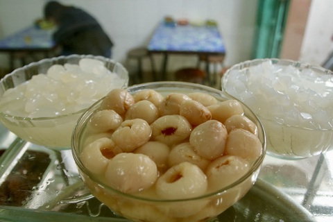 Hạt sen ngon, giàu dinh dưỡng nhưng ai nên thận trọng khi ăn? - Ảnh 1. Hạt sen ngon, giàu dinh dưỡng nhưng ai nên thận trọng khi ăn? - Ảnh 1.