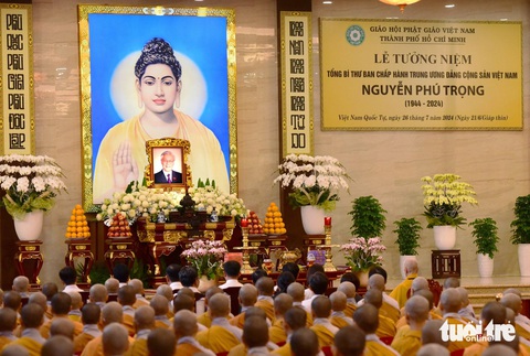 Lễ tưởng niệm Tổng bí thư Nguyễn Phú Trọng tại Việt Nam Quốc Tự - Ảnh: DUYÊN PHAN Lễ tưởng niệm Tổng Bí thư Nguyễn Phú Trọng diễn ra tại Việt Nam Quốc Tự - Ảnh: DUYÊN PHAN