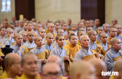 Hàng ngàn tăng ni, phật tử dự lễ tưởng niệm - Ảnh: DUYÊN PHAN Gần 1.000 tăng ni, Phật tử dự lễ tưởng niệm - Ảnh: DUYÊN PHAN