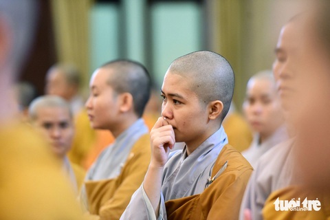 Tăng ni không khỏi xúc động khi dự lễ tưởng niệm - Ảnh: DUYÊN PHAN Tăng ni không khỏi xúc động khi dự lễ tưởng niệm - Ảnh: DUYÊN PHAN