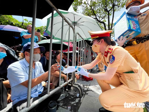 Những khoảnh khắc nghẹn lòng trong lễ Quốc tang Tổng Bí thư Nguyễn Phú Trọng- Ảnh 23. Những khoảnh khắc nghẹn lòng trong lễ Quốc tang Tổng Bí thư Nguyễn Phú Trọng- Ảnh 23.