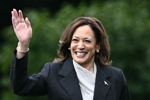 Bà Harris mở tài khoản TikTok, giành sự ủng hộ của cử tri trẻ- Ảnh 1. Phó tổng thống Mỹ Kamala Harris - Ảnh: AFP