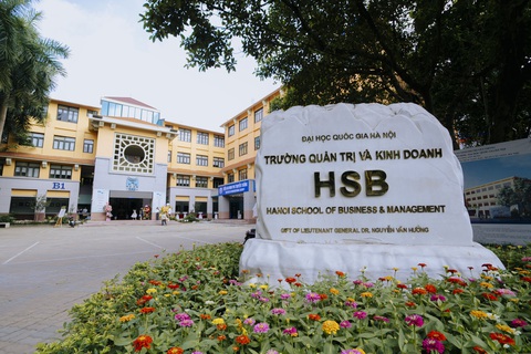 Trường đại học đầu tiên cấp học bổng toàn phần cho cháu nội và cháu ngoại thương binh, liệt sĩ- Ảnh 1. Từ năm học 2024 - 2025, Trường Quản trị và Kinh doanh sẽ cấp học bổng toàn phần cho con, cháu thương binh, liệt sĩ - Ảnh: HSB