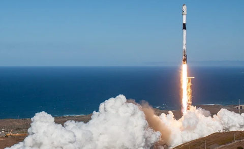 ên lửa đẩy Falcon 9 của Công ty vũ trụ SpaceX mang theo vệ tinh trinh sát quân sự đầu tiên của Hàn Quốc rời bệ phóng tại Căn cứ Lực lượng vũ trụ Vanderberg ở bang California (Mỹ), ngày 1/12/2023. (Ảnh: YONHAP Tên lửa đẩy Falcon 9 của Công ty vũ trụ SpaceX mang theo vệ tinh trinh sát quân sự đầu tiên của Hàn Quốc rời bệ phóng tại Căn cứ Lực lượng vũ trụ Vanderberg ở bang California (Mỹ), ngày 1-12-2023 - Ảnh: YONHAP