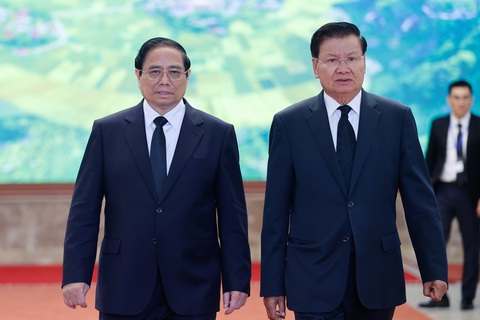Thủ tướng Phạm Minh Chính gặp Tổng Bí thư, Chủ tịch nước Lào- Ảnh 1. Thủ tướng Phạm Minh Chính và Tổng Bí thư, Chủ tịch nước Lào Thongloun Sisoulith tại trụ sở Chính phủ sáng 26-7 - Ảnh: VGP