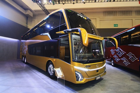 Xe buýt sang như Mercedes-Benz: Có ghế thương gia, ADAS, riêng khung gầm đã tốn 3 tỉ- Ảnh 6. Được trang bị động cơ OM 460 LA 6 xi lanh, chiếc xe buýt này có công suất động cơ 449 mã lực tại 1.800 vòng/phút, có khả năng chuyên chở 24 tấn - Ảnh: DCVI